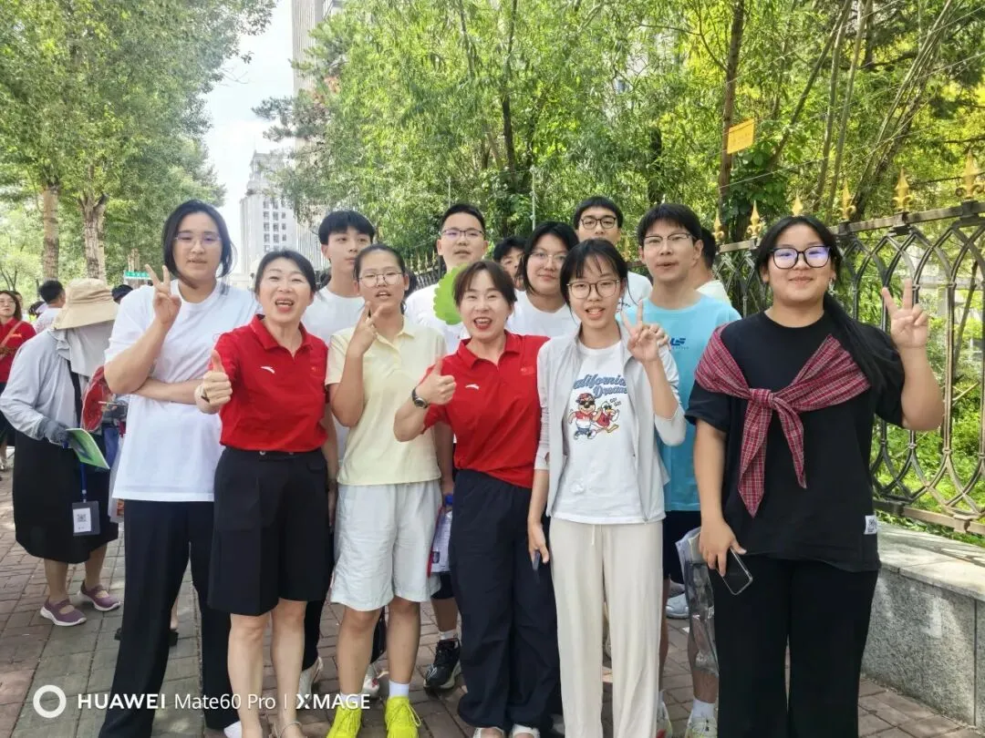【繁荣学校·直击中考】红装相伴 暖心护航——2026届吉林省实验繁荣学校带考掠影(一)-第6张图片-四季读书网