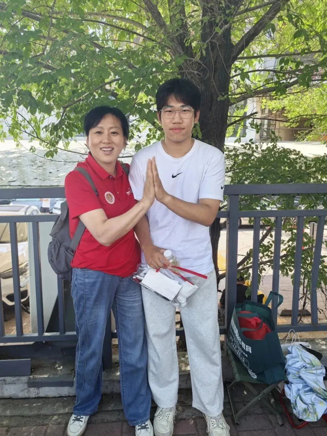 【繁荣学校·直击中考】红装相伴 暖心护航——2026届吉林省实验繁荣学校带考掠影(一)-第9张图片-四季读书网