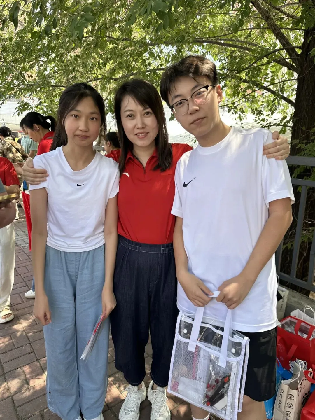 【繁荣学校·直击中考】红装相伴 暖心护航——2026届吉林省实验繁荣学校带考掠影(一)-第11张图片-四季读书网