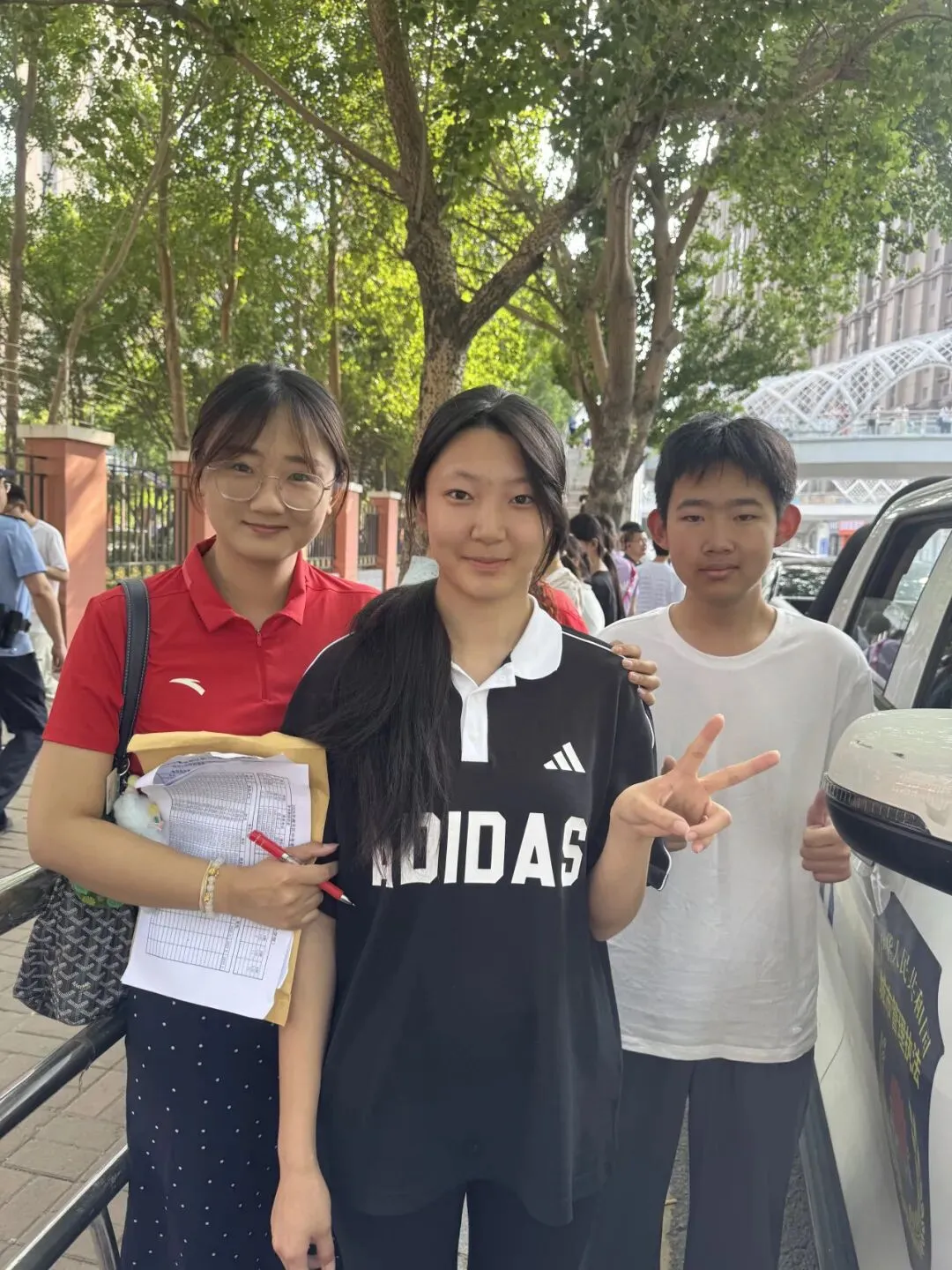 【繁荣学校·直击中考】红装相伴 暖心护航——2026届吉林省实验繁荣学校带考掠影(一)-第12张图片-四季读书网