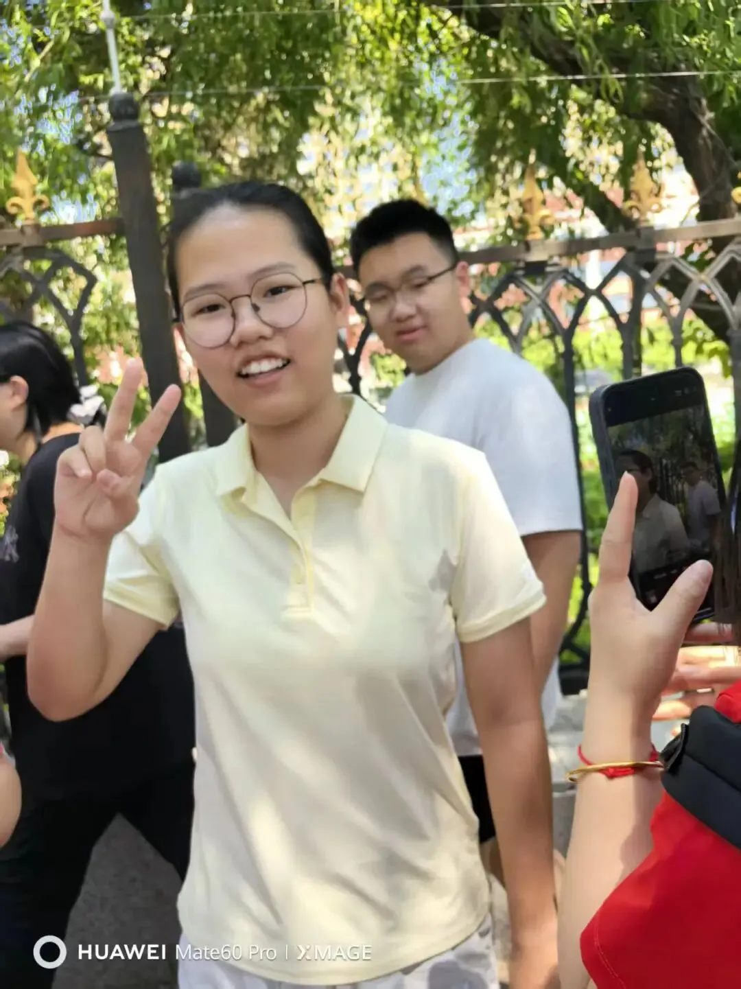 【繁荣学校·直击中考】红装相伴 暖心护航——2026届吉林省实验繁荣学校带考掠影(一)-第15张图片-四季读书网