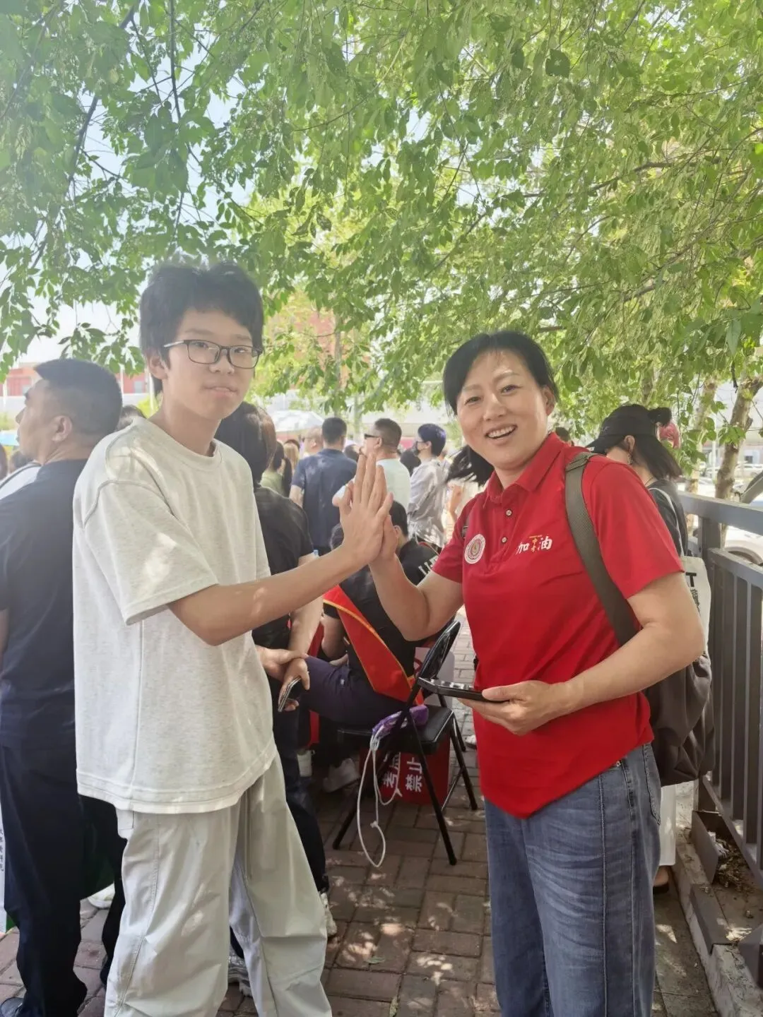 【繁荣学校·直击中考】红装相伴 暖心护航——2026届吉林省实验繁荣学校带考掠影(一)-第20张图片-四季读书网