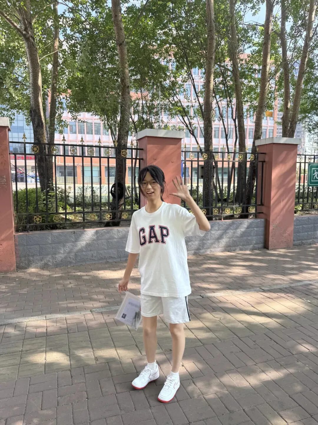 【繁荣学校·直击中考】红装相伴 暖心护航——2026届吉林省实验繁荣学校带考掠影(一)-第24张图片-四季读书网