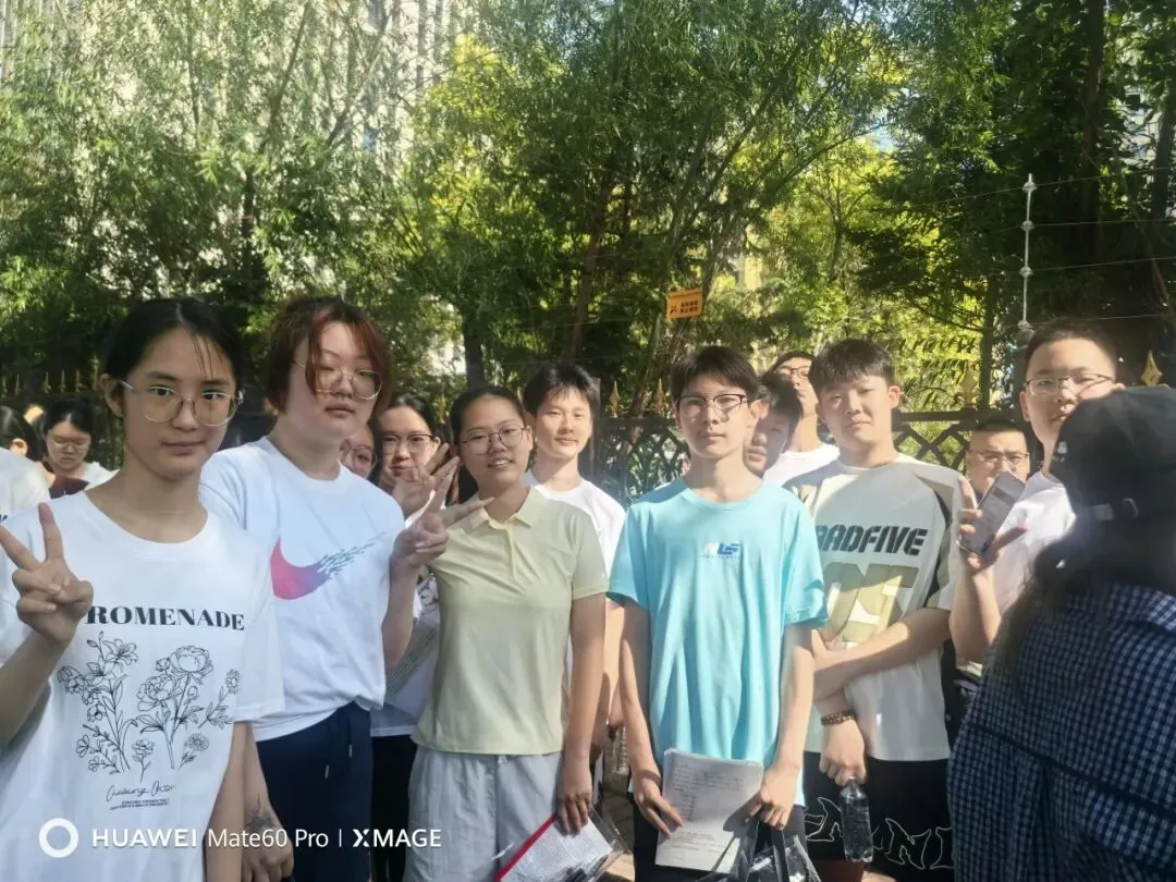 【繁荣学校·直击中考】红装相伴 暖心护航——2026届吉林省实验繁荣学校带考掠影(一)-第29张图片-四季读书网