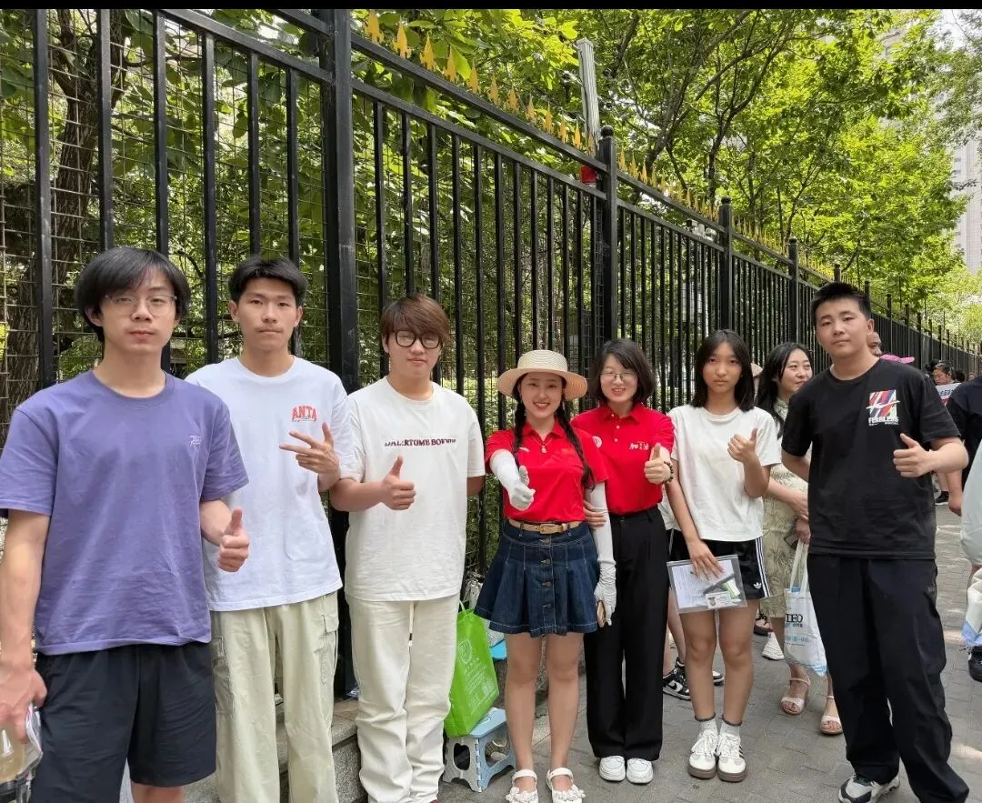 【繁荣学校·直击中考】红装相伴 暖心护航——2026届吉林省实验繁荣学校带考掠影(一)-第30张图片-四季读书网