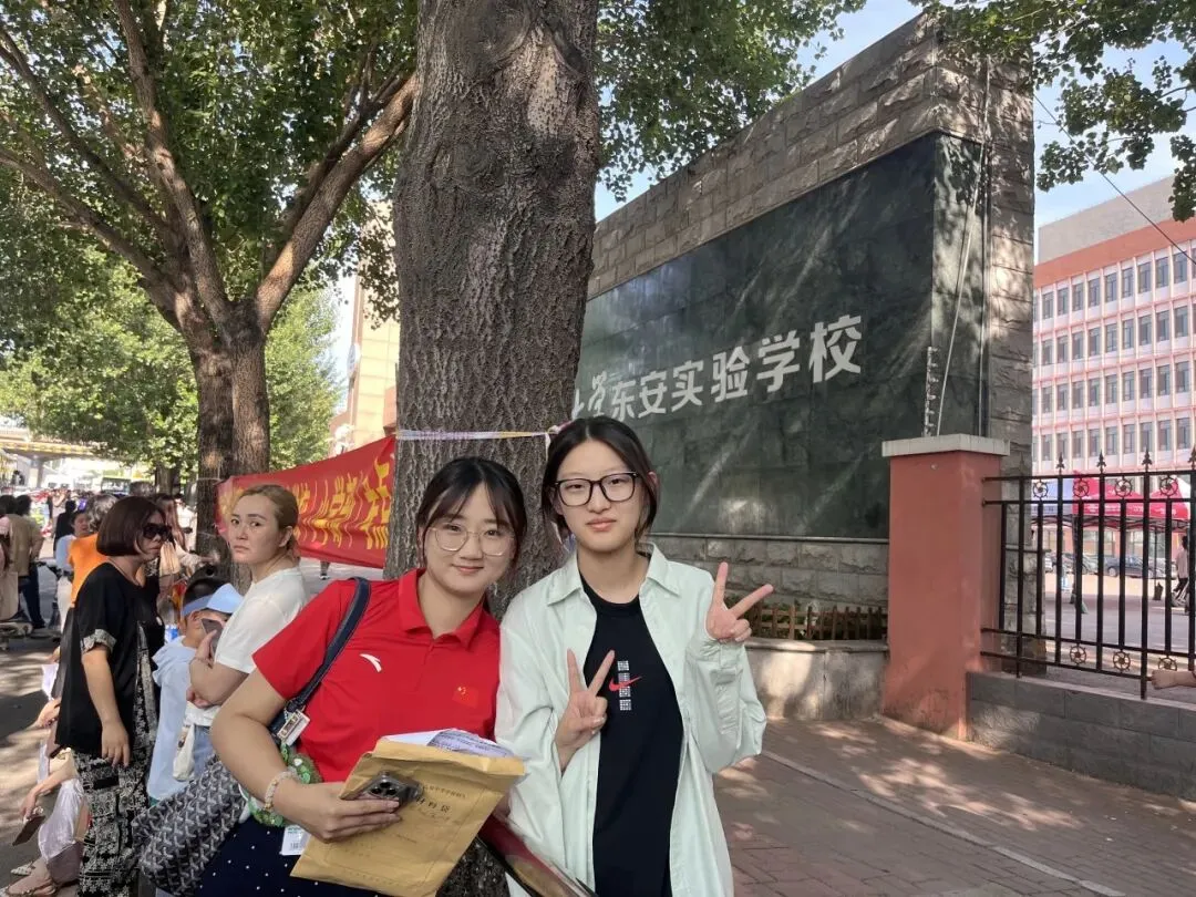 【繁荣学校·直击中考】红装相伴 暖心护航——2026届吉林省实验繁荣学校带考掠影(一)-第33张图片-四季读书网