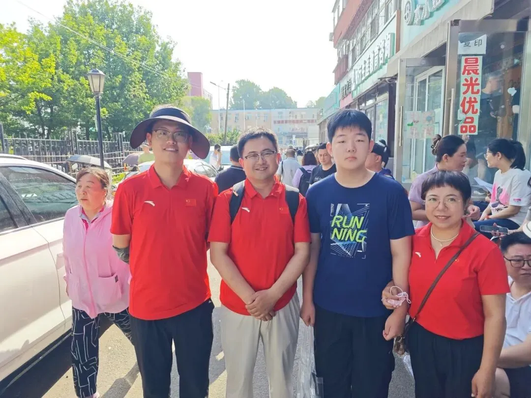 【繁荣学校·直击中考】红装相伴 暖心护航——2026届吉林省实验繁荣学校带考掠影(一)-第35张图片-四季读书网