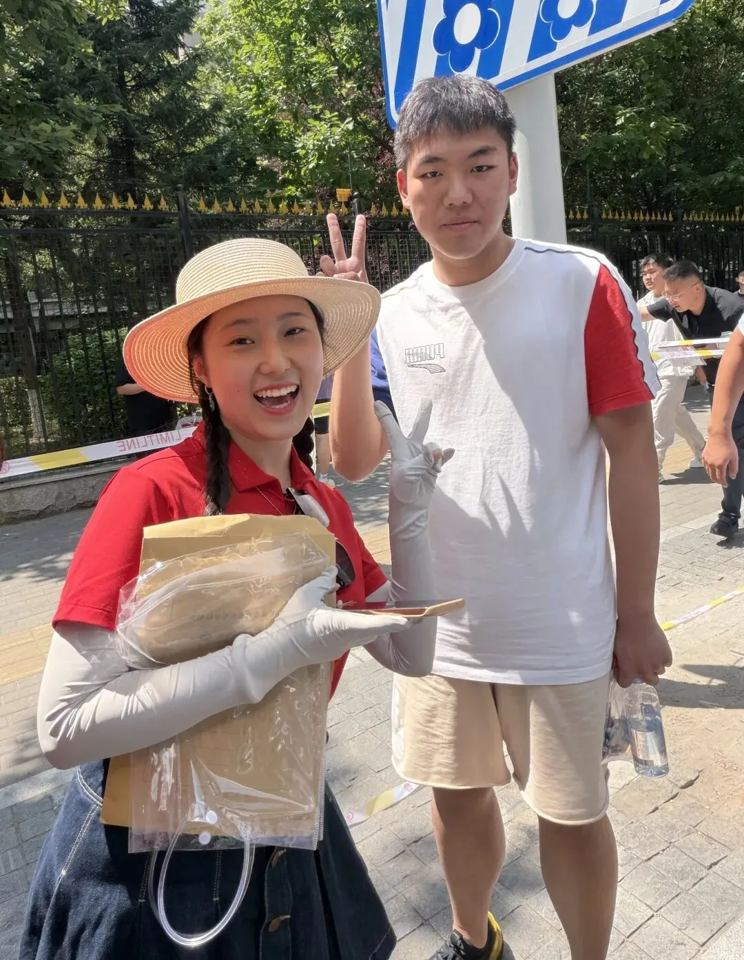【繁荣学校·直击中考】红装相伴 暖心护航——2026届吉林省实验繁荣学校带考掠影(一)-第37张图片-四季读书网