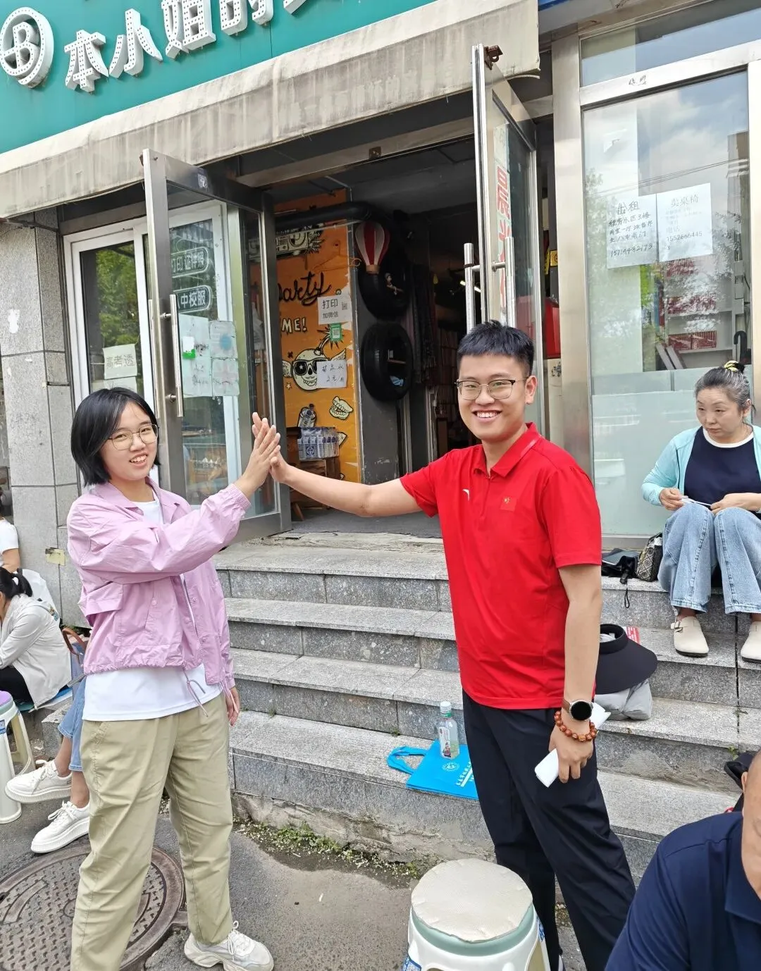 【繁荣学校·直击中考】红装相伴 暖心护航——2026届吉林省实验繁荣学校带考掠影(一)-第38张图片-四季读书网
