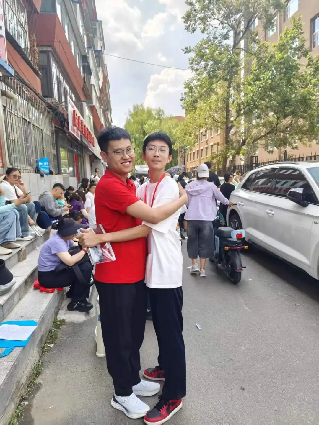 【繁荣学校·直击中考】红装相伴 暖心护航——2026届吉林省实验繁荣学校带考掠影(一)-第41张图片-四季读书网