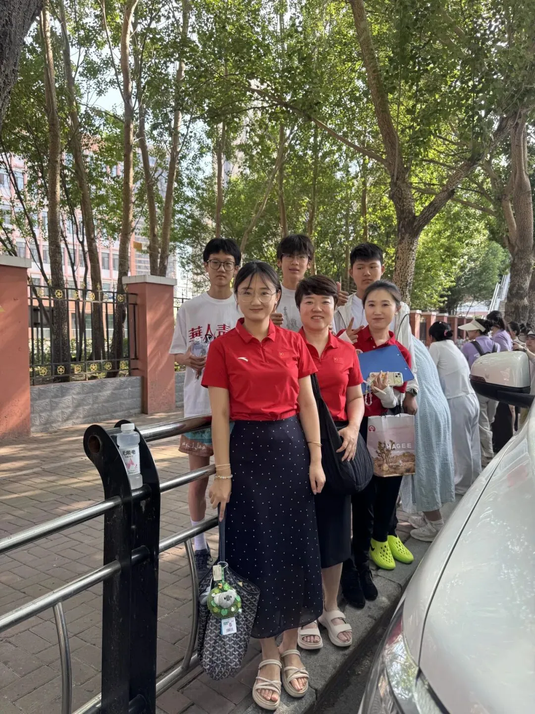 【繁荣学校·直击中考】红装相伴 暖心护航——2026届吉林省实验繁荣学校带考掠影(一)-第42张图片-四季读书网