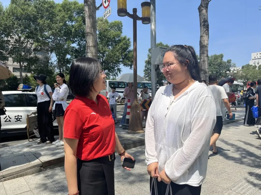 【繁荣学校·直击中考】红装相伴 暖心护航——2026届吉林省实验繁荣学校带考掠影(一)-第46张图片-四季读书网