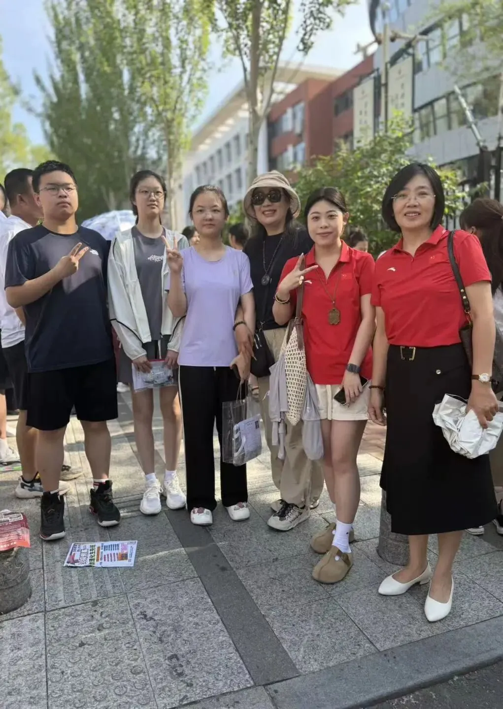 【繁荣学校·直击中考】红装相伴 暖心护航——2026届吉林省实验繁荣学校带考掠影(一)-第54张图片-四季读书网