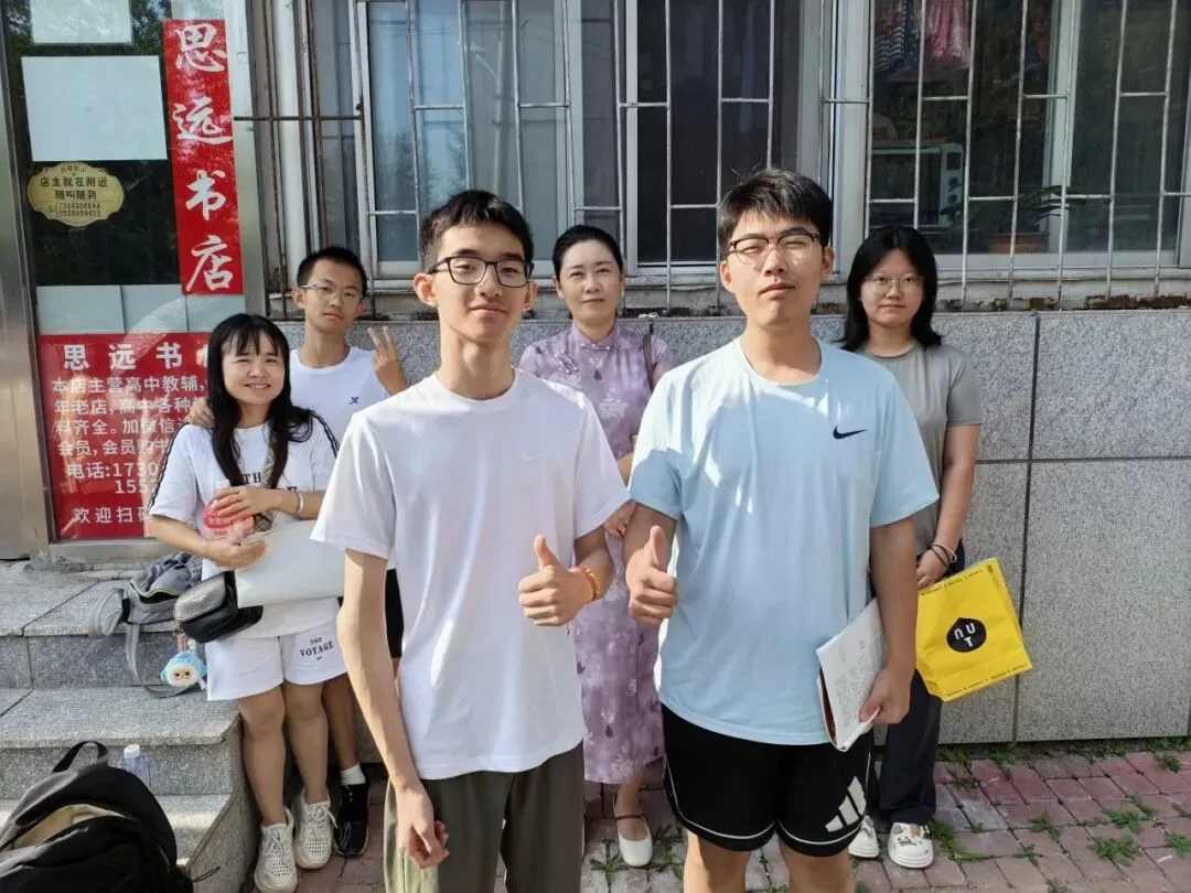 【繁荣学校·直击中考】红装相伴 暖心护航——2026届吉林省实验繁荣学校带考掠影(一)-第56张图片-四季读书网
