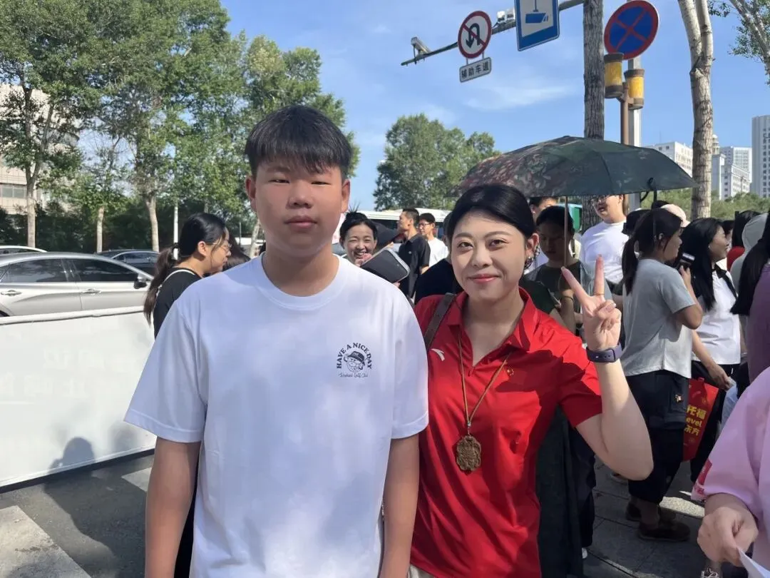 【繁荣学校·直击中考】红装相伴 暖心护航——2026届吉林省实验繁荣学校带考掠影(一)-第59张图片-四季读书网