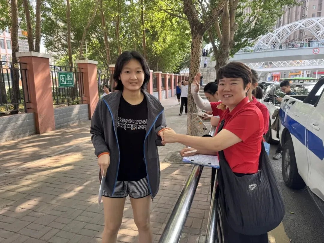 【繁荣学校·直击中考】红装相伴 暖心护航——2026届吉林省实验繁荣学校带考掠影(一)-第60张图片-四季读书网