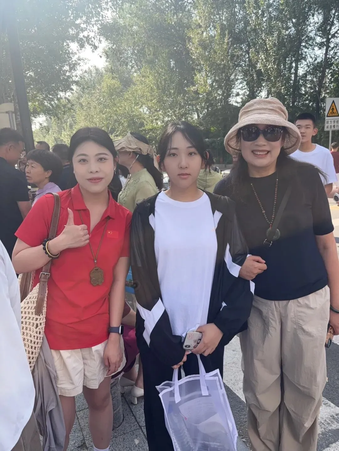【繁荣学校·直击中考】红装相伴 暖心护航——2026届吉林省实验繁荣学校带考掠影(一)-第65张图片-四季读书网