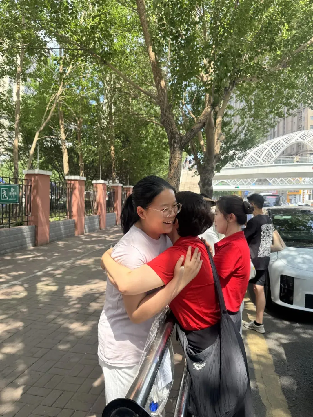 【繁荣学校·直击中考】红装相伴 暖心护航——2026届吉林省实验繁荣学校带考掠影(一)-第68张图片-四季读书网