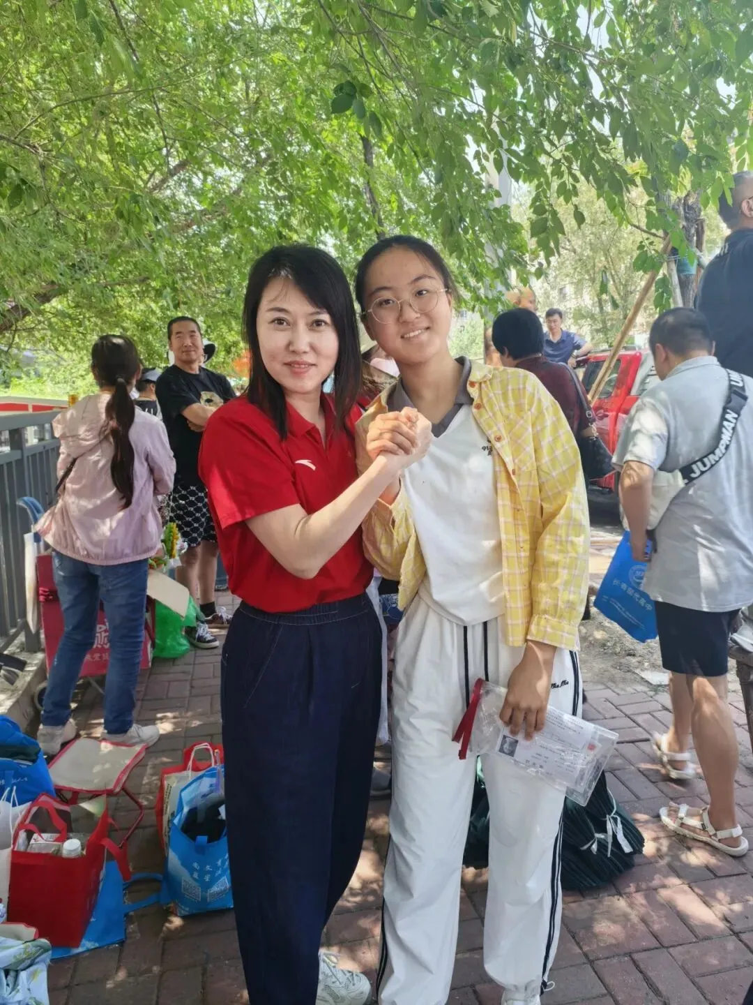 【繁荣学校·直击中考】红装相伴 暖心护航——2026届吉林省实验繁荣学校带考掠影(一)-第69张图片-四季读书网