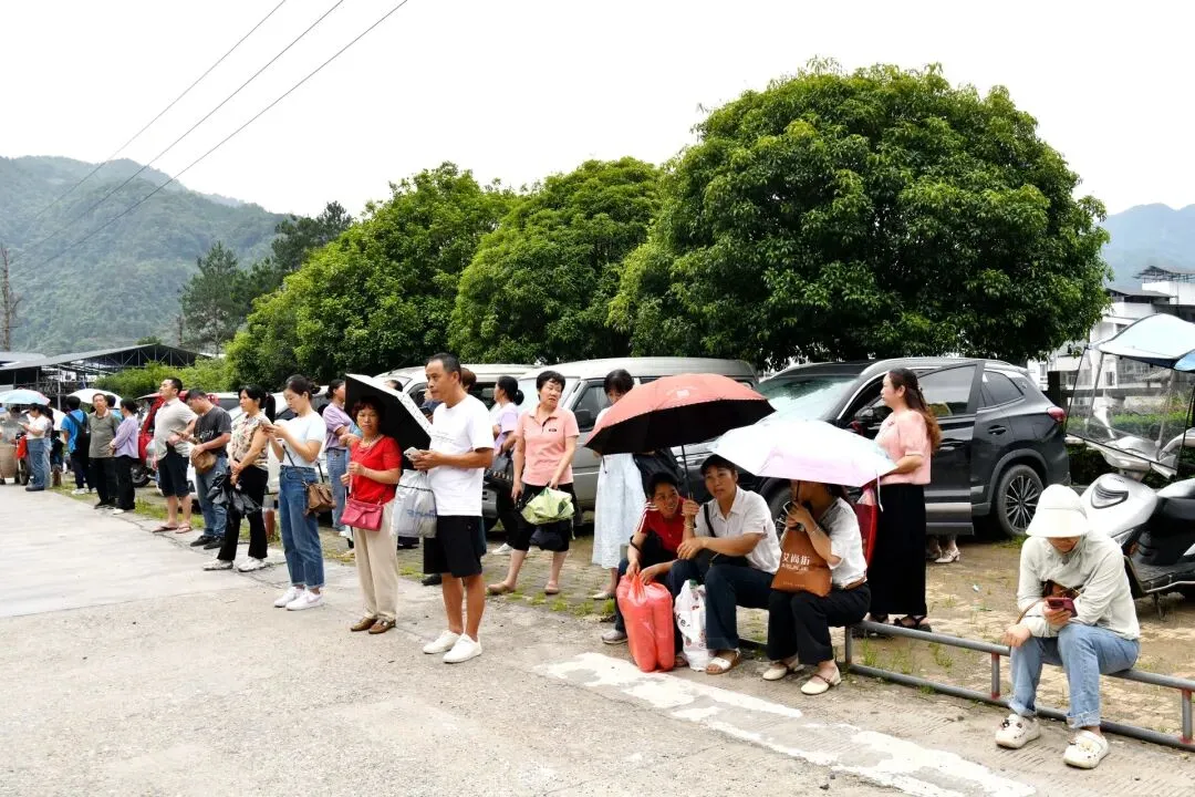 中考落幕 少年逐梦启航!龙胜各族自治县实验中学2026年中考顺利结束-第2张图片-四季读书网
