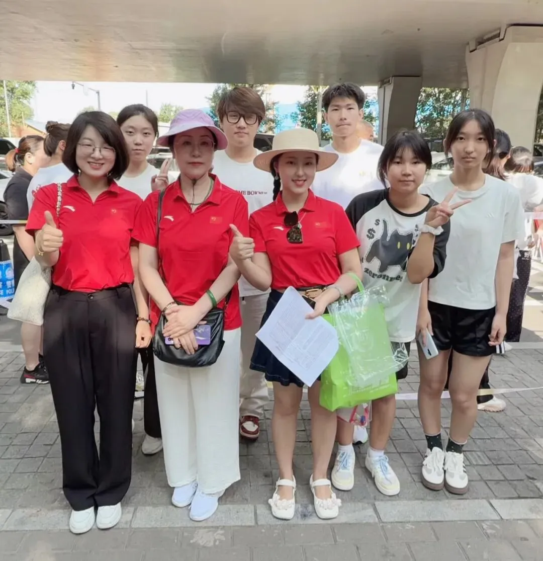 【繁荣学校·直击中考】红装相伴 暖心护航——2026届吉林省实验繁荣学校带考掠影(一)-第83张图片-四季读书网