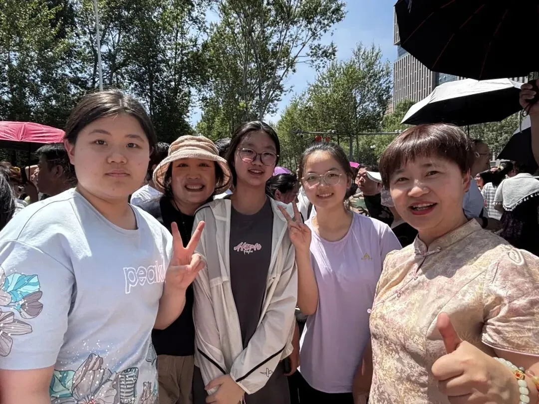 【繁荣学校·直击中考】红装相伴 暖心护航——2026届吉林省实验繁荣学校带考掠影(一)-第85张图片-四季读书网
