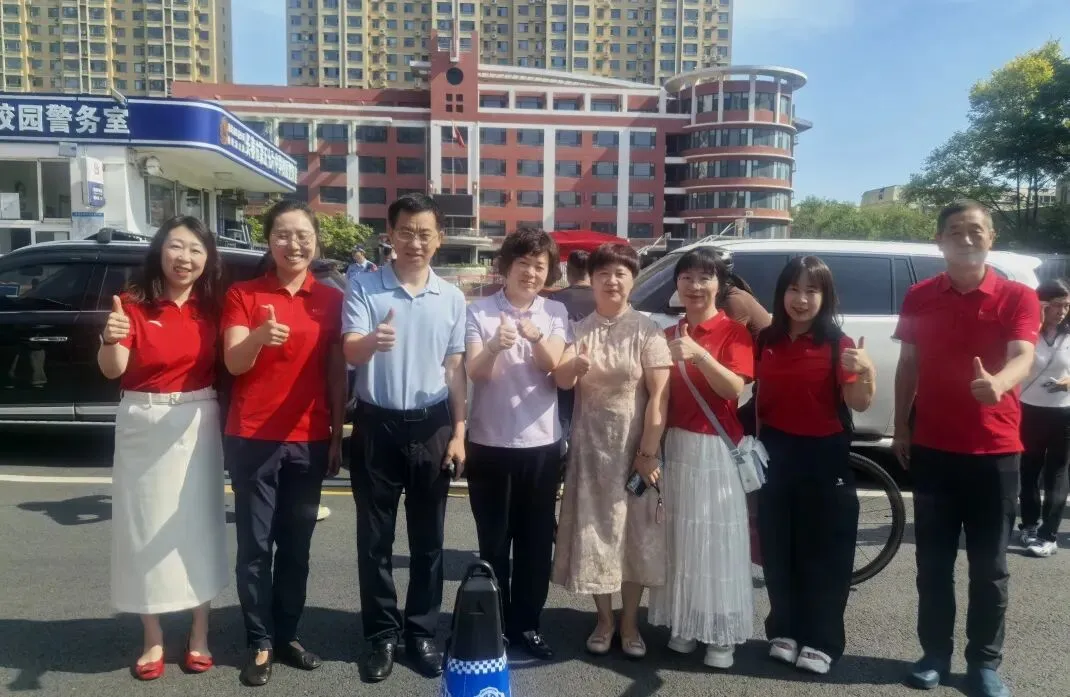 【繁荣学校·直击中考】红装相伴 暖心护航——2026届吉林省实验繁荣学校带考掠影(一)-第93张图片-四季读书网