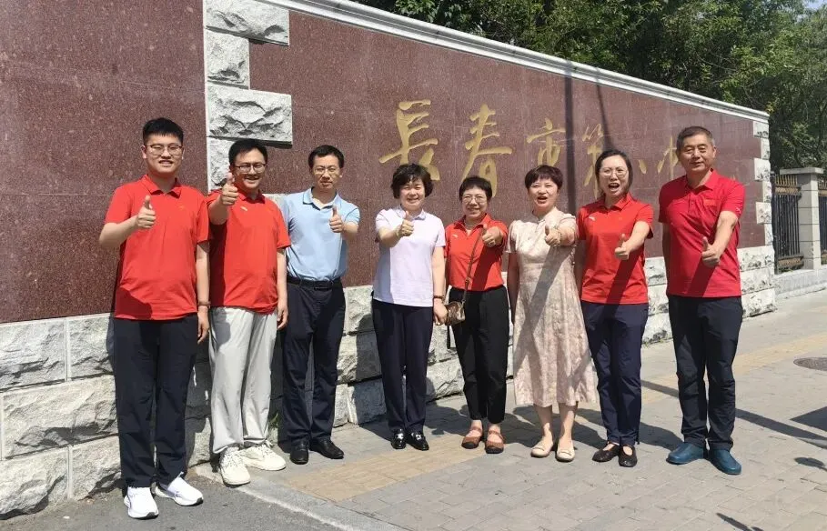 【繁荣学校·直击中考】红装相伴 暖心护航——2026届吉林省实验繁荣学校带考掠影(一)-第94张图片-四季读书网