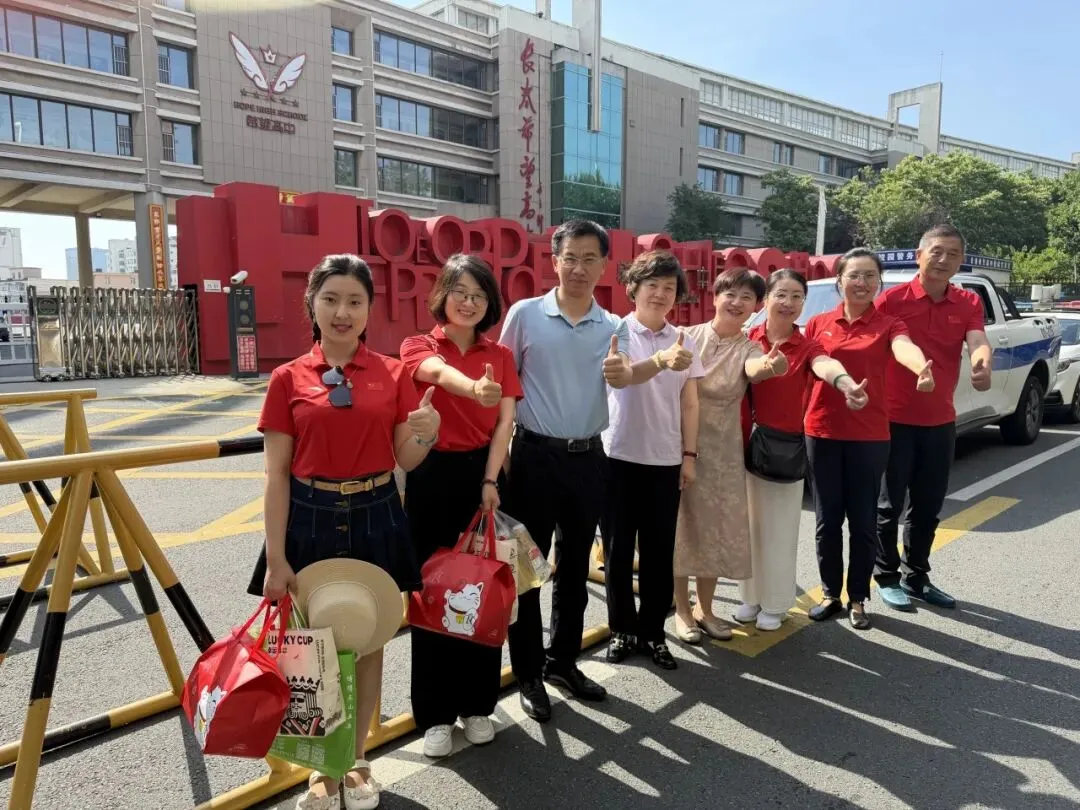 【繁荣学校·直击中考】红装相伴 暖心护航——2026届吉林省实验繁荣学校带考掠影(一)-第95张图片-四季读书网
