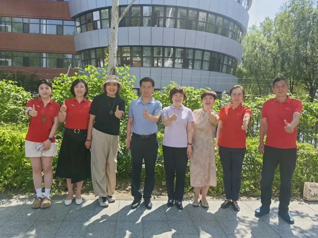 【繁荣学校·直击中考】红装相伴 暖心护航——2026届吉林省实验繁荣学校带考掠影(一)-第98张图片-四季读书网