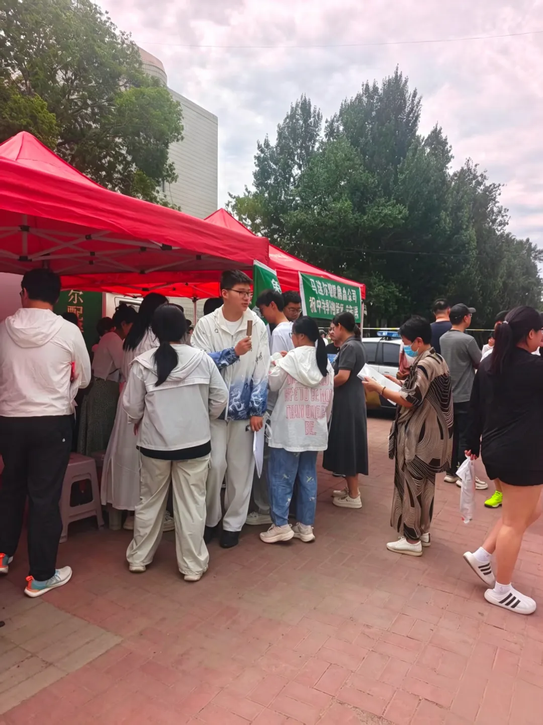 盛夏送清凉,助力中考梦!齐齐哈尔马迭尔配餐中心为中考学子加油护航-第4张图片-四季读书网