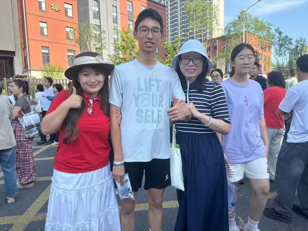 【魅力学府|直击中考】 你执笔奔赴梦想,我满怀温情守望——2026届吉林省实验中学教师团队带考掠影(一)-第24张图片-四季读书网