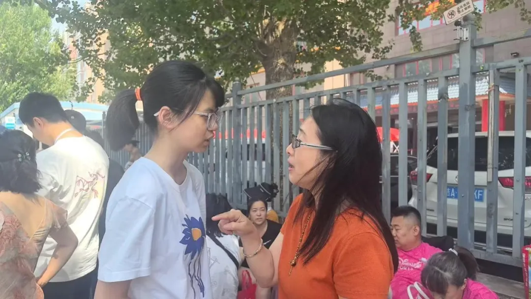 【魅力学府|直击中考】 你执笔奔赴梦想,我满怀温情守望——2026届吉林省实验中学教师团队带考掠影(一)-第28张图片-四季读书网