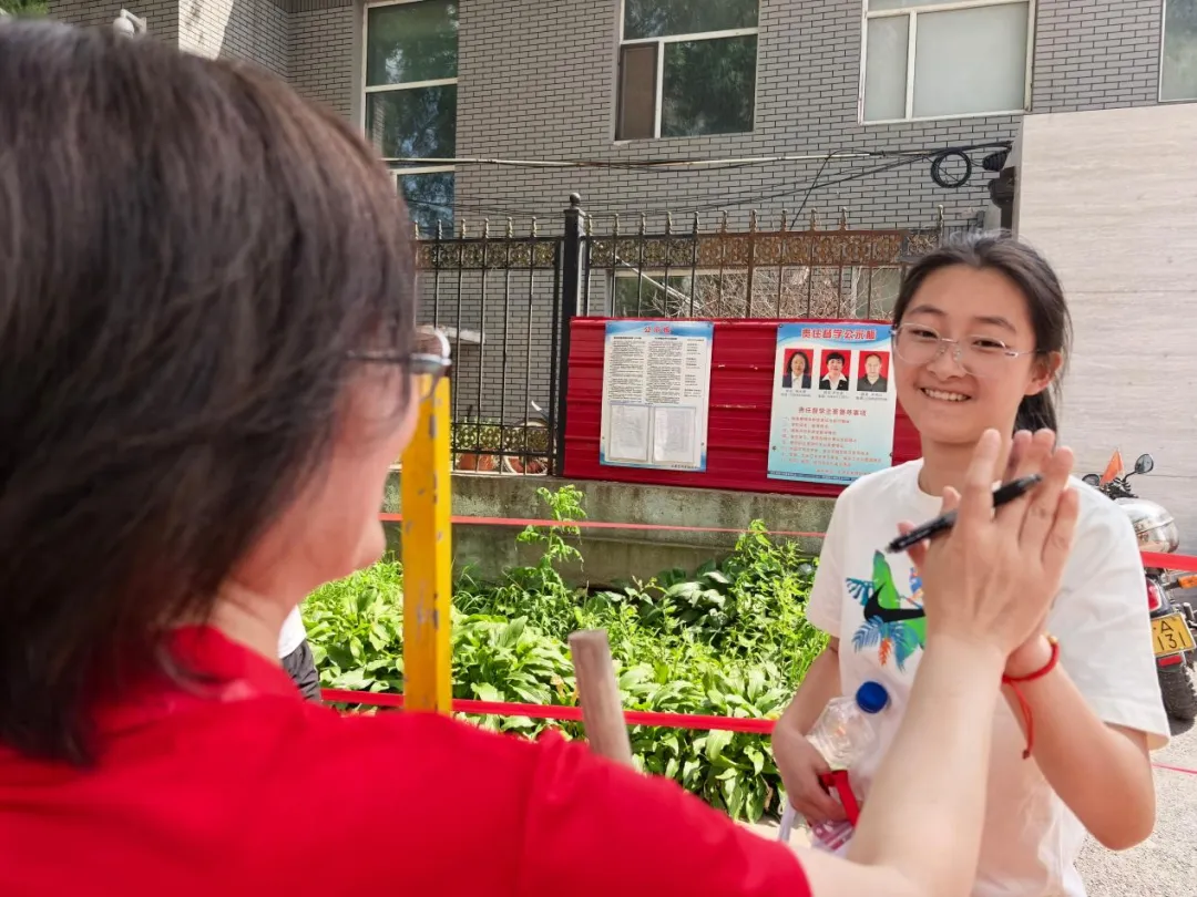 【魅力学府|直击中考】 你执笔奔赴梦想,我满怀温情守望——2026届吉林省实验中学教师团队带考掠影(一)-第29张图片-四季读书网