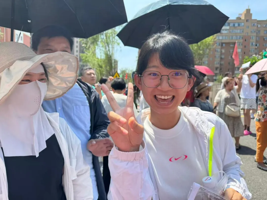【魅力学府|直击中考】 你执笔奔赴梦想,我满怀温情守望——2026届吉林省实验中学教师团队带考掠影(一)-第49张图片-四季读书网