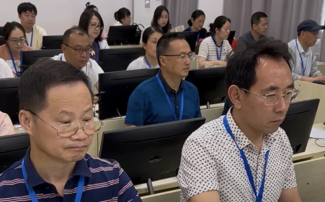 直击安庆中考阅卷现场!预计7月1日发布成绩-第1张图片-四季读书网
