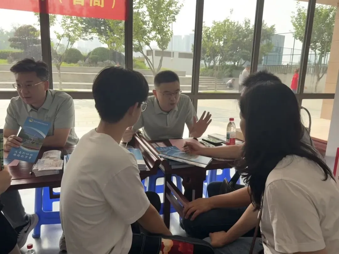 择校难题一站式解答!栖霞区2026年中考招生咨询会成功举办-第5张图片-四季读书网