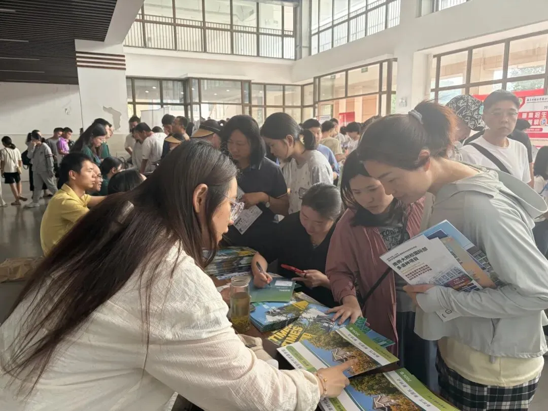 择校难题一站式解答!栖霞区2026年中考招生咨询会成功举办-第7张图片-四季读书网