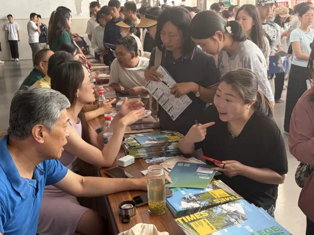 择校难题一站式解答!栖霞区2026年中考招生咨询会成功举办-第9张图片-四季读书网