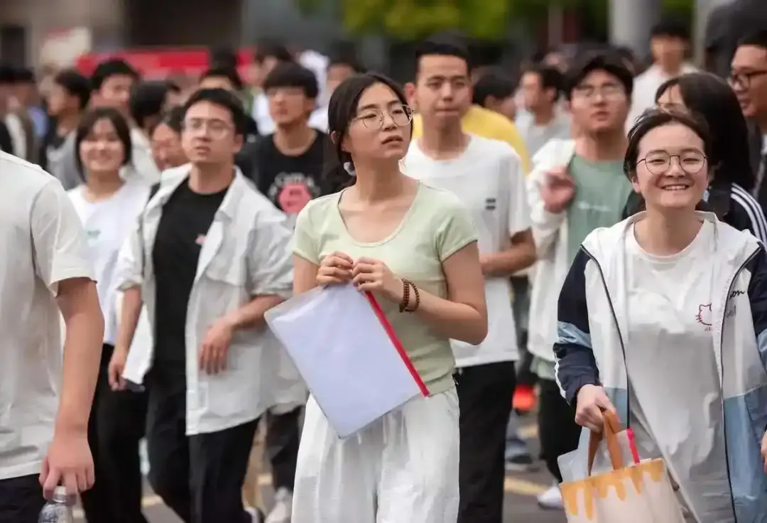 中考考完家长就能躺平?别傻了!这3个择校坑,正等着坑你的娃-第3张图片-四季读书网