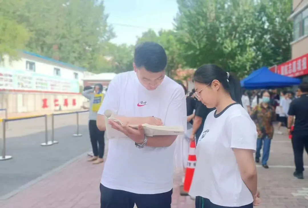 中考收官丨所向皆“中”,前路自有荣光!-第15张图片-四季读书网