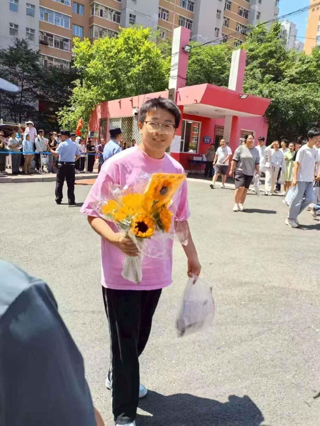 中考收官丨所向皆“中”,前路自有荣光!-第70张图片-四季读书网