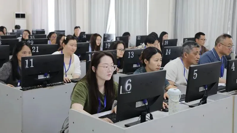 直击岳西县2026年中考统一网上阅卷-第2张图片-四季读书网