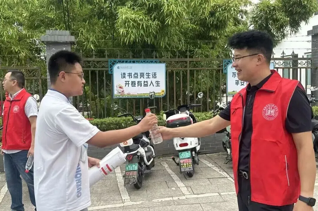 护航中考、保障龙舟赛事、服务基层......青年志愿者多维志愿服务暖心惠民-第8张图片-四季读书网