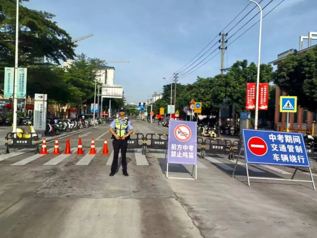 中考收官!保亭公安交警与考生一起圆满“交卷”,暑期安全出行锦囊请收好→-第12张图片-四季读书网