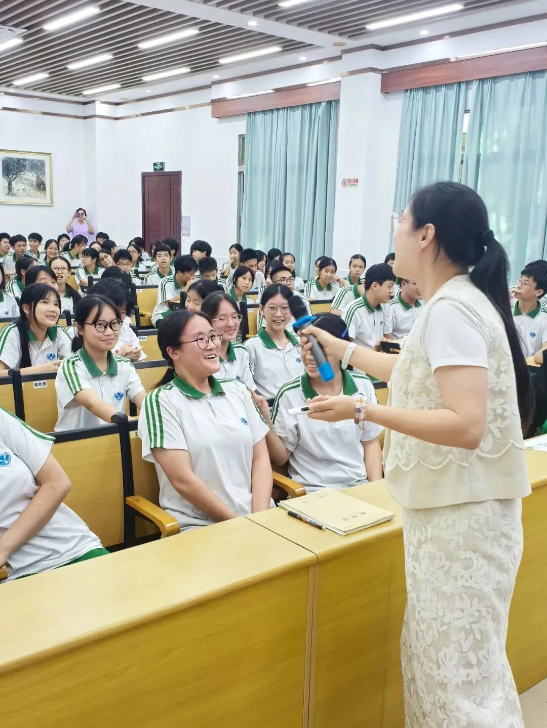 为心态充电,助中考扬帆丨广州市九十七中晓园学校开展2023级初三考前减压专题课程《与压力共舞》-第32张图片-四季读书网