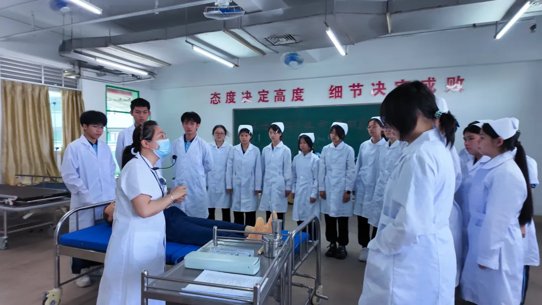 中考加油!全力以赴!-第98张图片-四季读书网