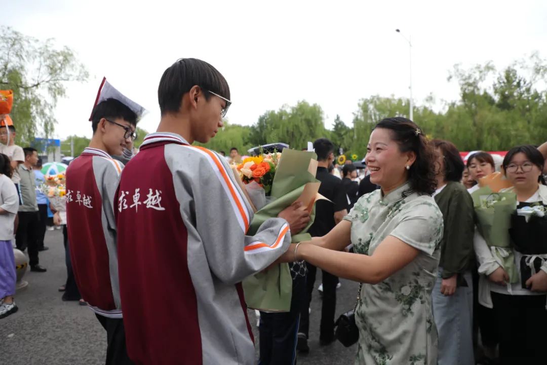 今日中考收官!东胜少年,真棒!-第17张图片-四季读书网