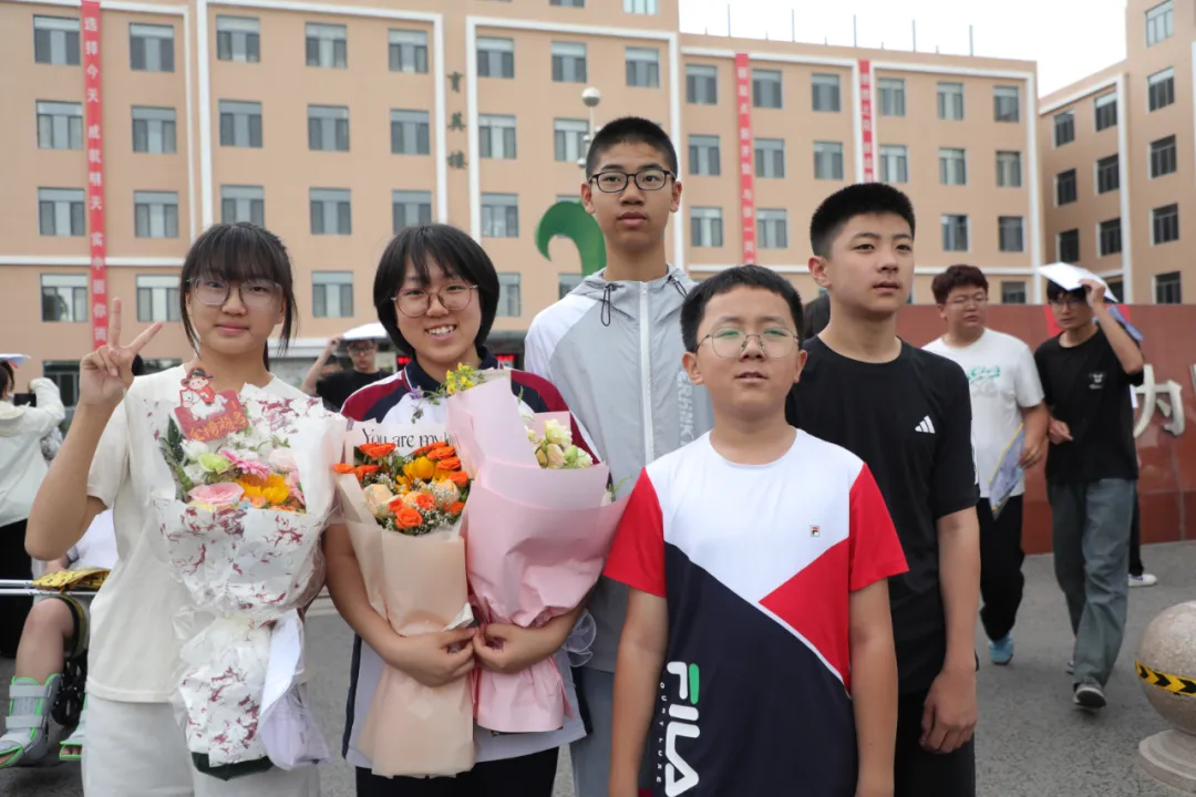 今日中考收官!东胜少年,真棒!-第19张图片-四季读书网