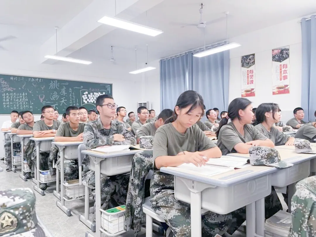 中考低于公办线100多分,高考照样上一本!长沙这所黑马学校,二批次首选!-第17张图片-四季读书网